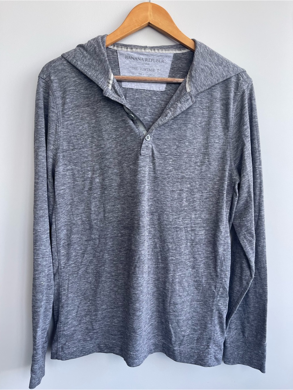 Banana Republic Men's Heather Gray Hooded Long Sleeve Shirt